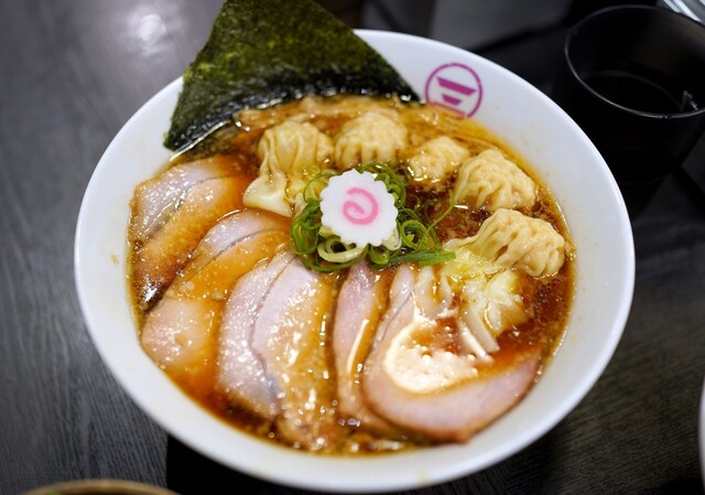 Yokohama Chuka Soba Ishin Shoten Honten (横浜中華そば 維新商店 本店)