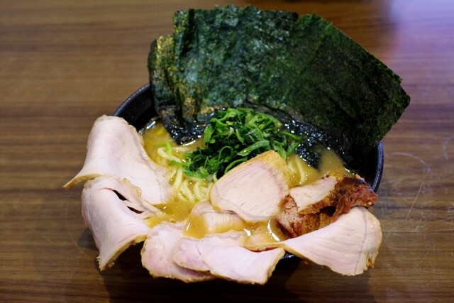 Yokohama Iekei Ramen Tennoya Samukawa Flagship (横浜家系らーめん 天王家 寒川総本店)