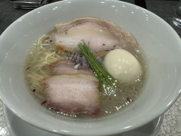 Shinjiko Shijimi Chuka Soba Kohaku Tokyo Honten (宍道湖しじみ中華蕎麦 琥珀 東京本店)