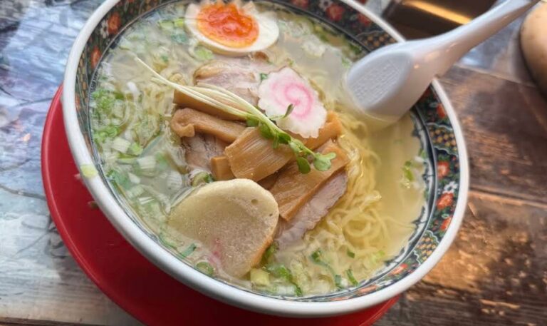 Menchuubo Ajisai Main Branch (函館麺厨房 あじさい 本店)