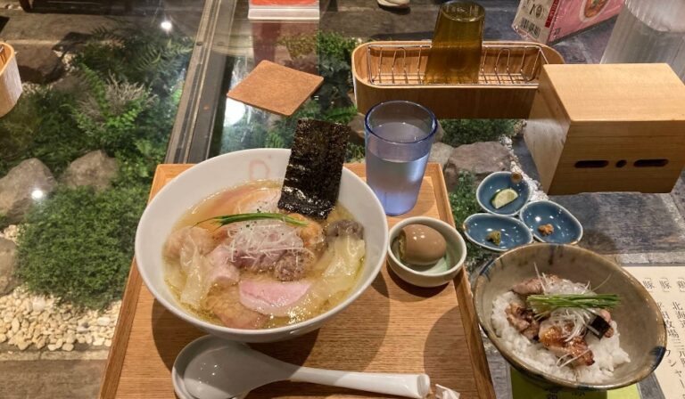 Japanese Ramen Noodle Lab Q (ラーメンキュウ)