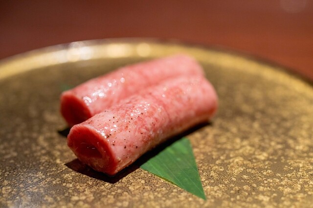 Ban Yoroniku (蕃 YORONIKU)