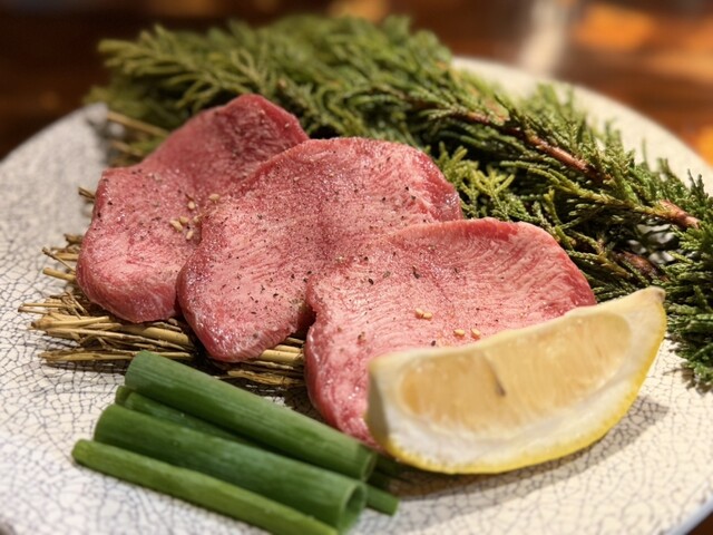 Sumibi Yakiniku Horumon Nikushiki Asabu Honten (炭火焼肉ホルモンにく式 麻生本店)