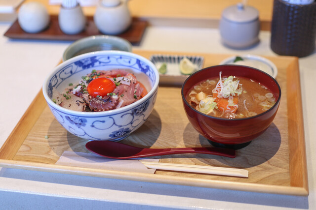 Kondo Meshinosuke (近藤めしの助)