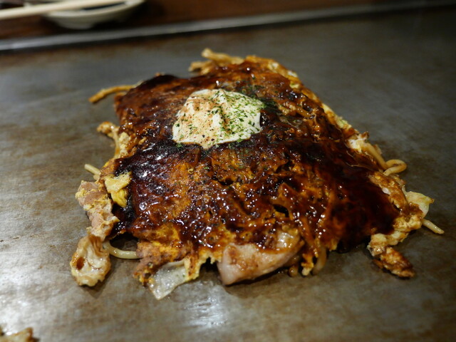Okonomiyaki on a hot griddle at Okonomiyaki Kiji Honten