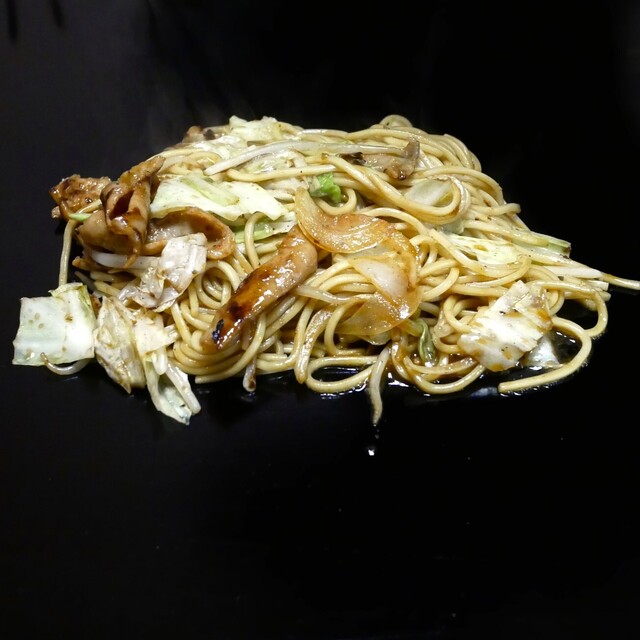 Yakisoba on a hot griddle at Okonomiyaki Hiranoya