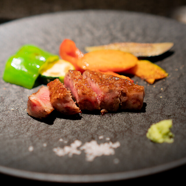 Sliced steak with grilled vegetables at Kagurazaka Teppanyaki Himawari