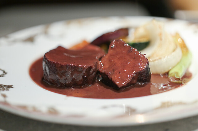Braised beef tongue in red wine sauce at Wiggo