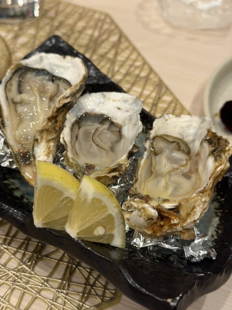 Oysters served with lemon at Teppan Ryori Kaeru