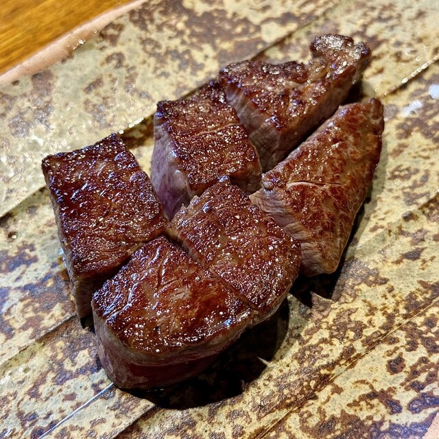 Grilled steak pieces at Gozanbo