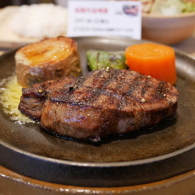Grilled steak with vegetables at Beef Club Noel