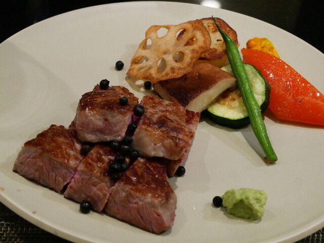 Steak pieces with grilled vegetables at Teppan Dining Hoki