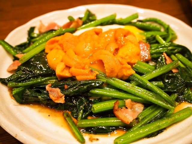 Sea urchin served with spinach at Haruki